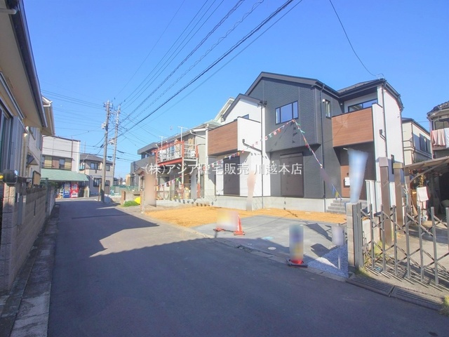 川越市今福2期　新築戸建の前面道路含む現地写真|南側約4.6ｍ公道