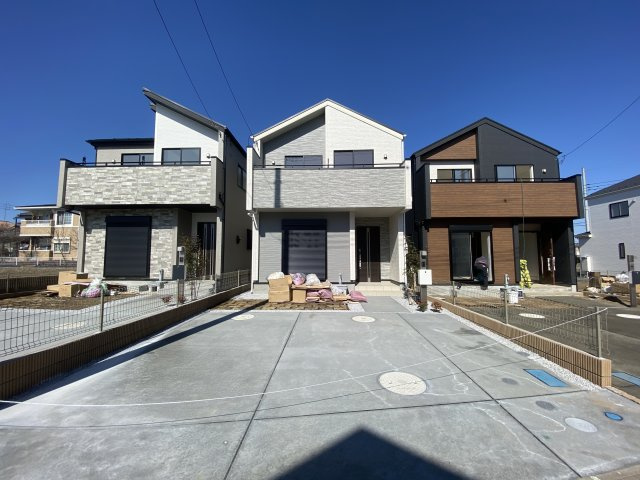 鴻巣市氷川町～新築分譲住宅～の前面道路含む現地写真