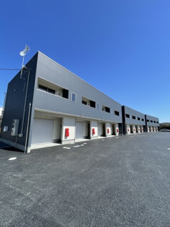 【外観】 | 全3棟12戸の広大な敷地です！