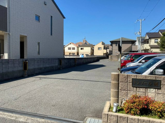 トレゾールMの駐車場