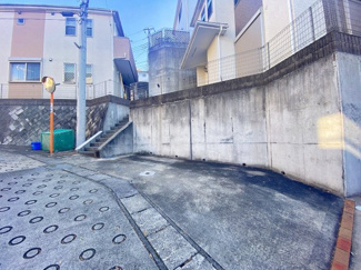 【駐車場】 | 駐車場があるので、車を買う予定の方も安心です