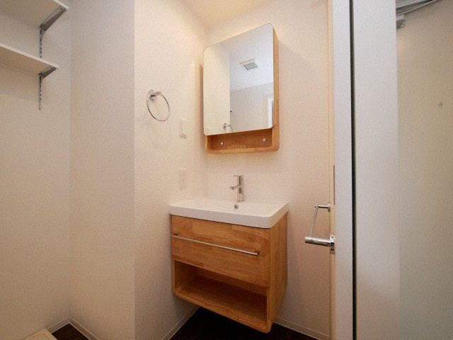 大阪市中央区船越町２丁目の賃貸マンションの洗面所