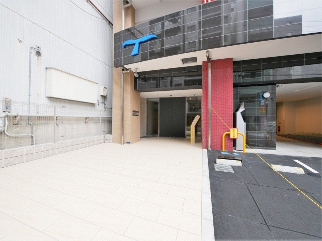 大阪市中央区船越町２丁目の賃貸マンションのエントランス