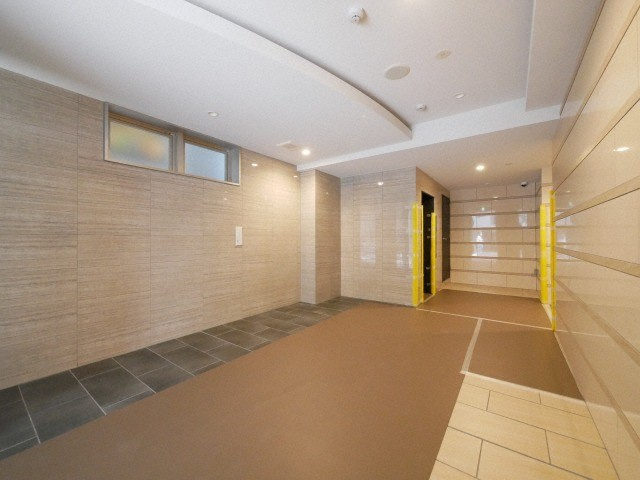 大阪市中央区船越町２丁目の賃貸マンションのロビー