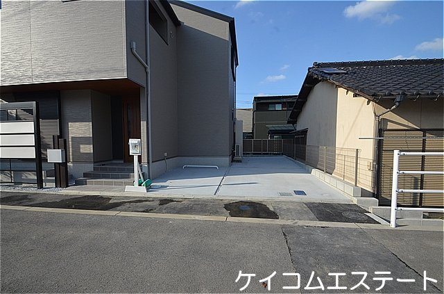 新築住宅　北鷹見町　23Ａの駐車場