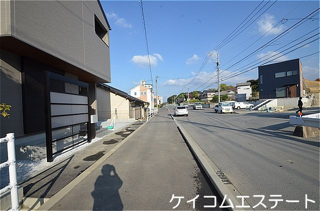 新築住宅　北鷹見町　23Ａの前面道路含む現地写真