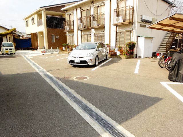 コスモハイツエコーの駐車場