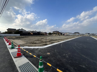 【前面道路含む現地写真】