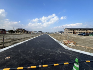 【前面道路含む現地写真】