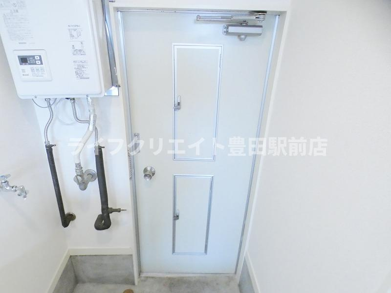 小池ハイツの玄関