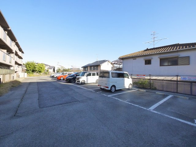 サニープレイス西大寺の駐車場