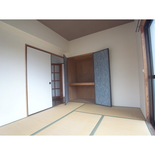 コーポラス田主丸Ⅱ【キャッシュバック対象物件】の収納|便利な収納スペースです