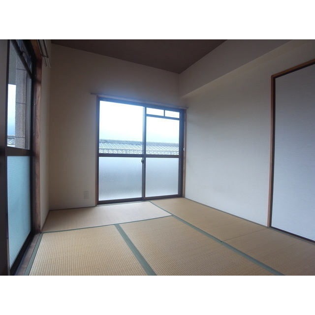 コーポラス田主丸Ⅱ【キャッシュバック対象物件】の和室|フローリングだけでなく、和室もあります