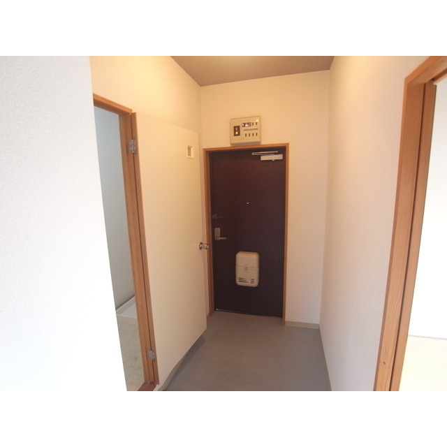 コーポラス田主丸Ⅱ【キャッシュバック対象物件】の玄関|明るい玄関です