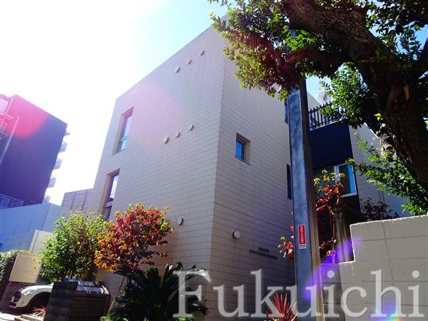 アモーレ学芸大学のエントランス