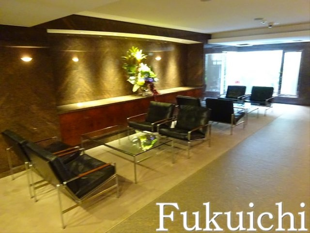 ロイヤルハウス都立大のロビー