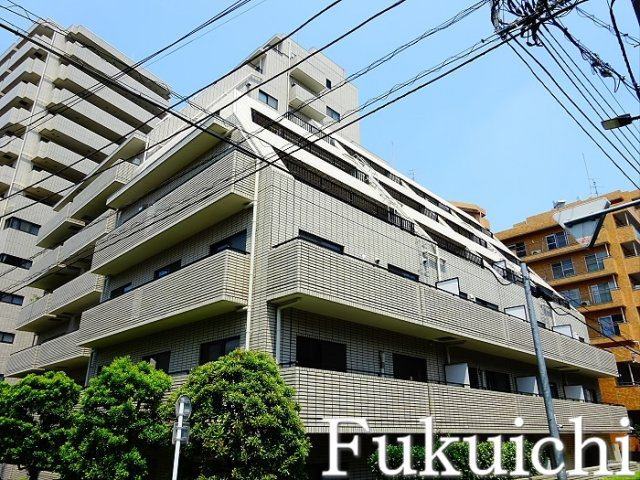 ロイヤルハウス都立大の外観