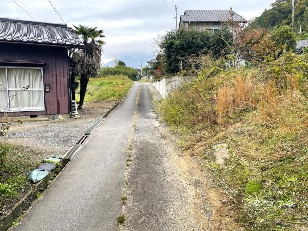 【前面道路含む現地写真】