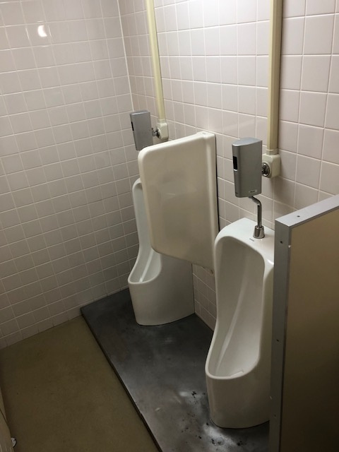 第二美須ビルのトイレ|男子