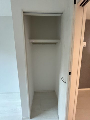 【収納】 | サニーガーデン日の出町 | 別号室の写真になります。現況優先。