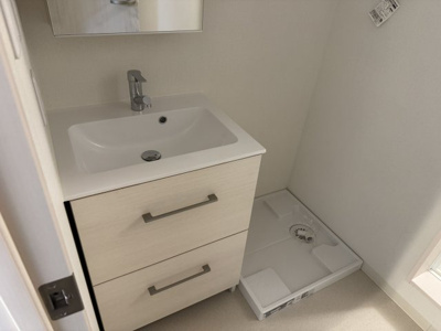 【洗面所】 | サニーガーデン日の出町 | 別号室の写真になります。現況優先。