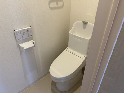 【トイレ】 | サニーガーデン日の出町 | 別号室の写真になります。現況優先。