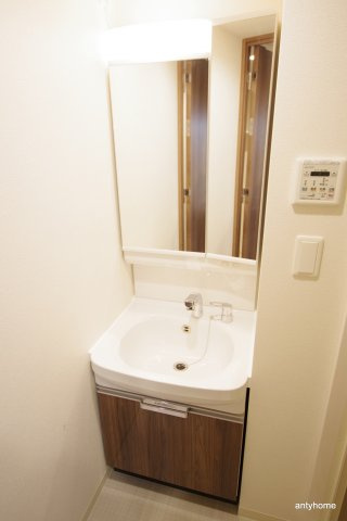 プレサンス天神橋筋六丁目ヴォワール　仲介手数料無料の洗面所