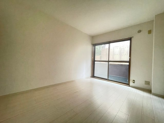 パセオ摂津2の洋室