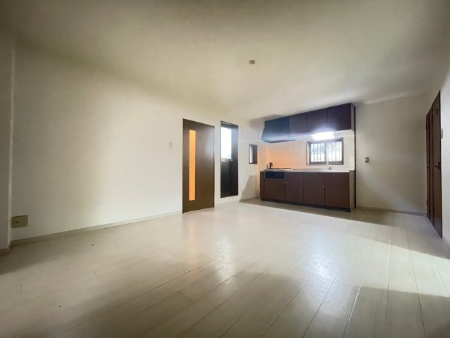 パセオ摂津2の居間・リビング