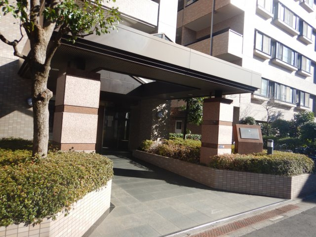 サーパス菊川のエントランス