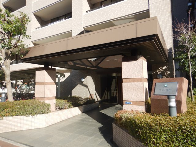 サーパス菊川のエントランス