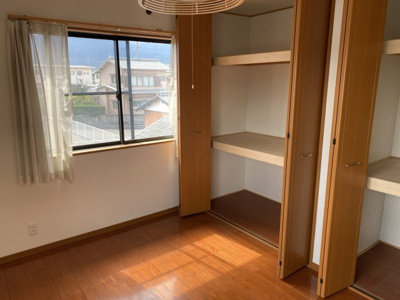 【洋室】 | 下泉町1丁目　中古物件 | 2F　洋室　東側