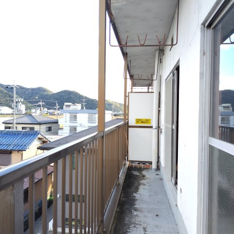 ６０６８７　岐阜市早田東町アパートのバルコニー