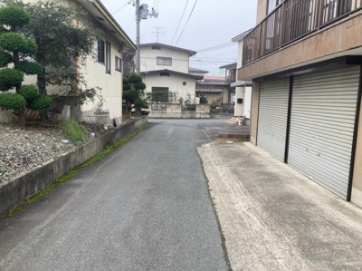 【前面道路含む現地写真】 | 東根市一本木中古住宅 | 前面道路