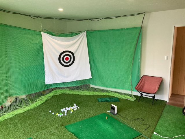 東根市一本木中古住宅の洋室|ゴルフの練習ができるスペースもあります。
ぜひ実際に内覧頂いてご確認ください！