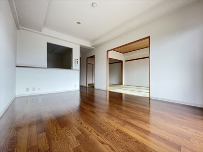 【居間・リビング】 | ビオトープ旭ヶ丘 | こちらの居間で趣味の時間をお楽しみください