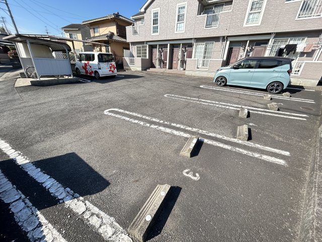 ハピネスの駐車場
