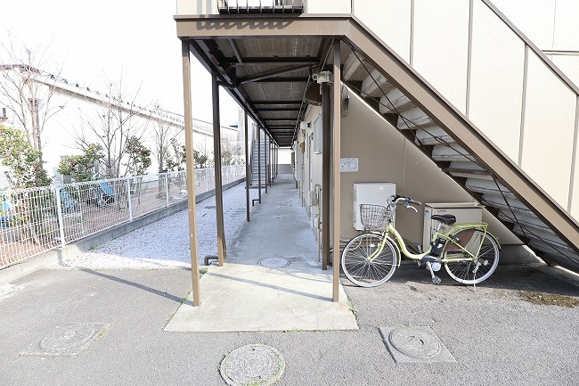 ハイツ美の宮Aのエントランス