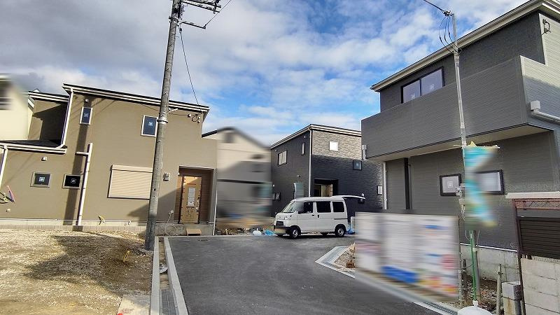 池田市豊島北２丁目の新築一戸建の前面道路含む現地写真