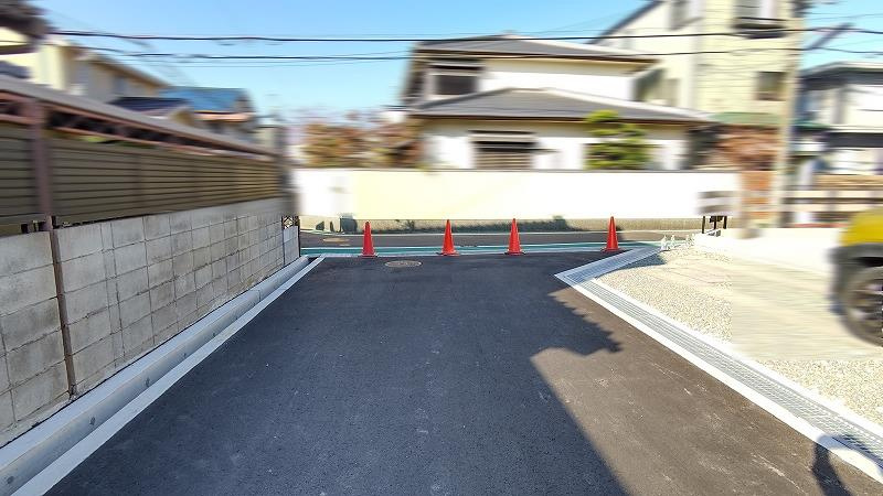 池田市豊島北２丁目の新築一戸建の前面道路含む現地写真