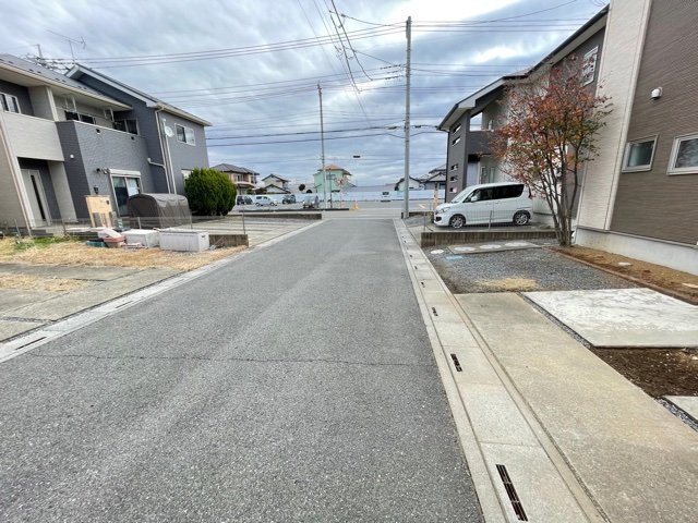 上里町嘉美　中古1790の前面道路含む現地写真