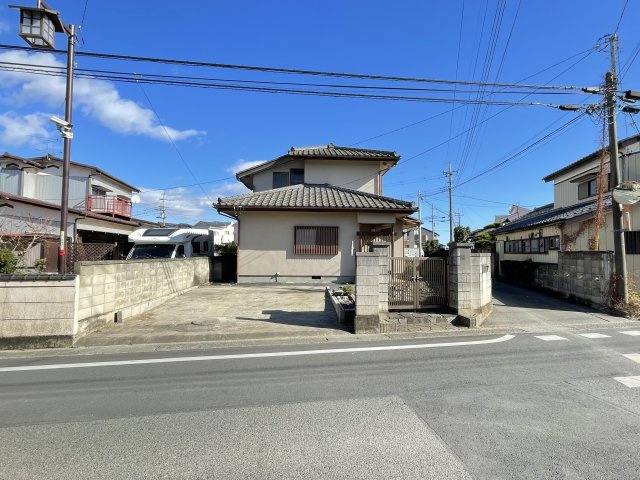 藤岡市藤岡　中古の前面道路含む現地写真