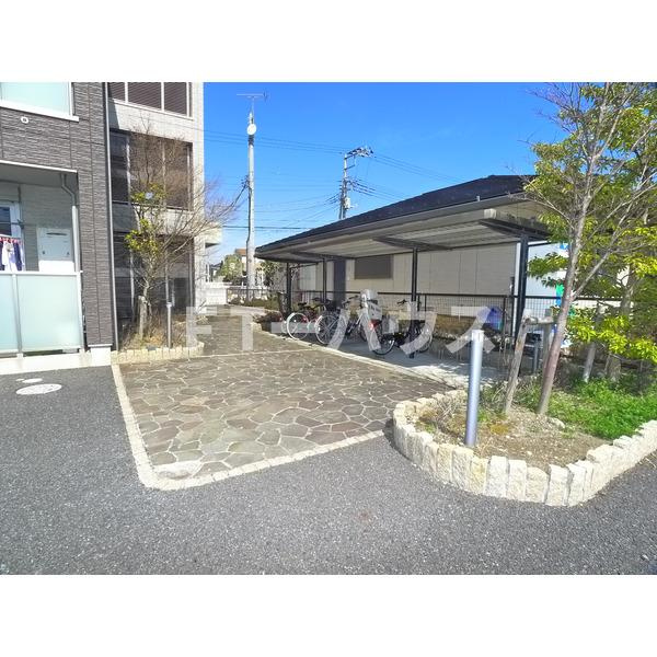 クレール幕張の駐車場