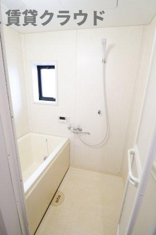 ニュープレミール　Ｃの浴室|きれいなお風呂です