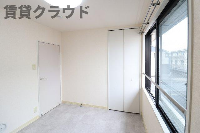 ニュープレミール　Ｃの寝室|広くて明るい寝室
