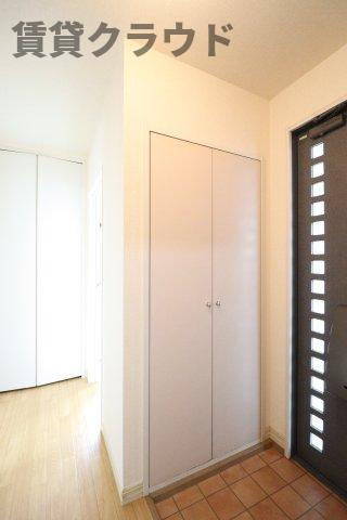 ニュープレミール　Ｃの玄関|きれいな玄関です