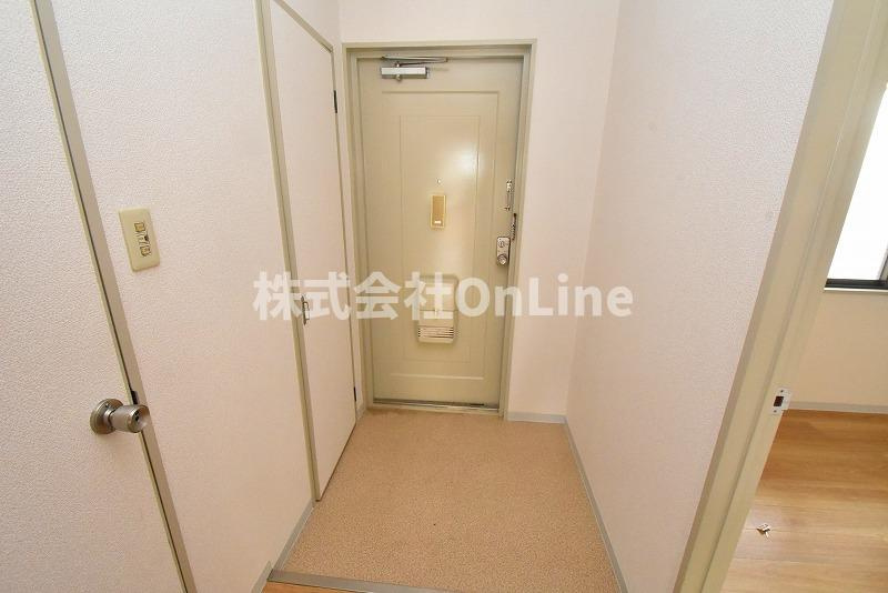 ハイツブランシュの玄関