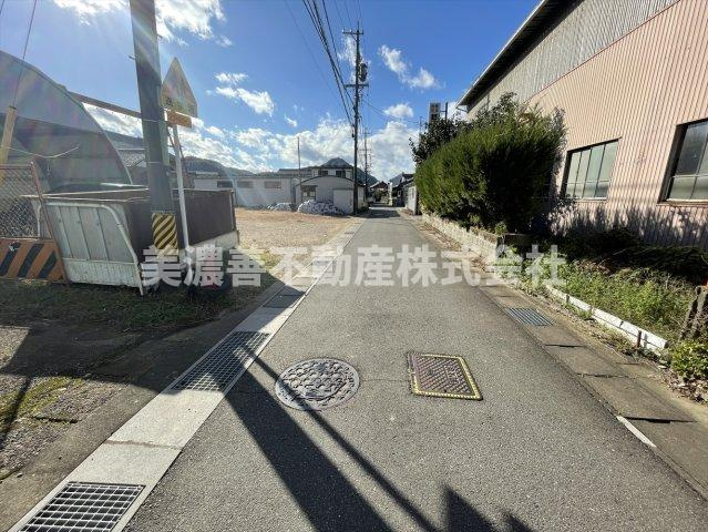 ６２０１４　岐阜市日野北３丁目土地の前面道路含む現地写真