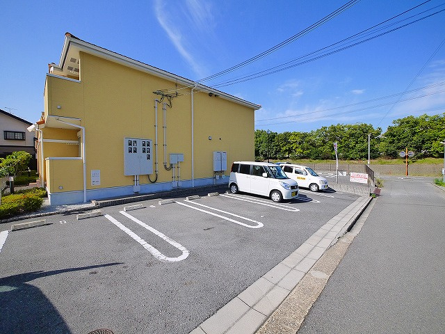 パラッツオ　エテルノの駐車場|駐車場に車を止められます