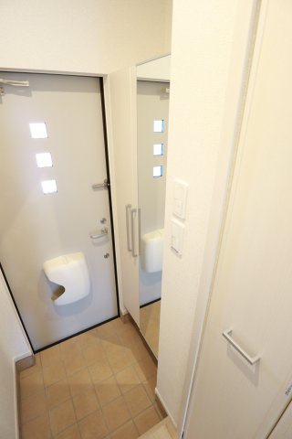 シャルールドゥースの玄関